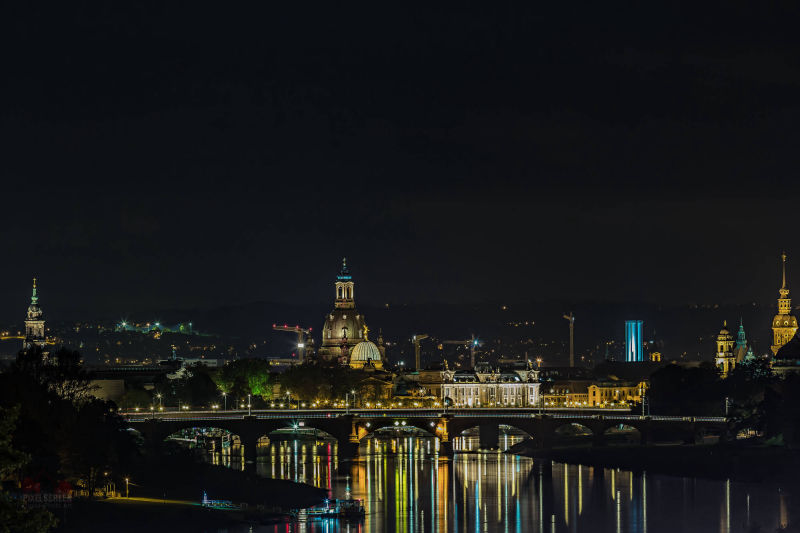 Nachtfotografie der Dresdner Stadtsilhouette